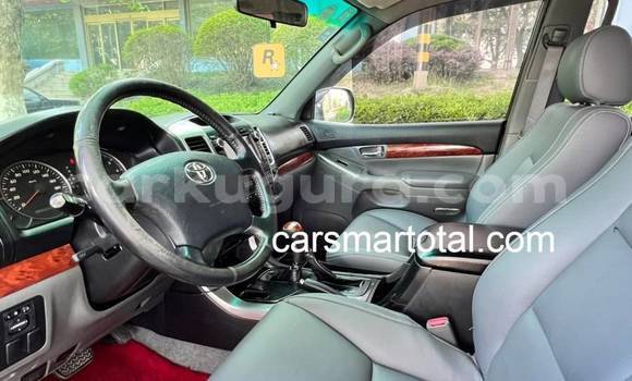 Acheter Occasion Voiture Toyota Prado Blanc à Gihosha, Bujumbura Acheter Occasion Voiture Toyota Prado Blanc à Gihosha, Bujumbura