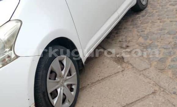 Acheter Occasion Voiture Toyota Ractis Blanc à Bujumbura, Bujumbura Acheter Occasion Voiture Toyota Ractis Blanc à Bujumbura, Bujumbura