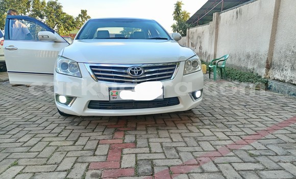 Buy Used Toyota Camry White Car in Bujumbura in Bujumbura