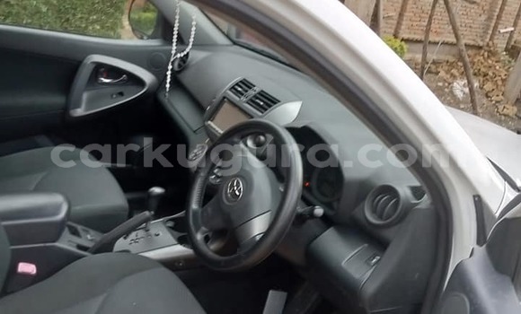 Acheter Occasion Voiture Toyota RAV4 Blanc à Bujumbura, Bujumbura Acheter Occasion Voiture Toyota RAV4 Blanc à Bujumbura, Bujumbura