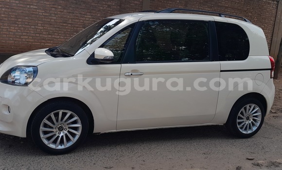 Acheter Occasion Voiture Toyota Porte Beige à Bujumbura, Bujumbura Acheter Occasion Voiture Toyota Porte Beige à Bujumbura, Bujumbura