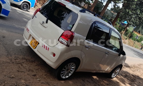 Acheter Occasion Voiture Toyota Porte Beige à Bujumbura, Bujumbura Acheter Occasion Voiture Toyota Porte Beige à Bujumbura, Bujumbura