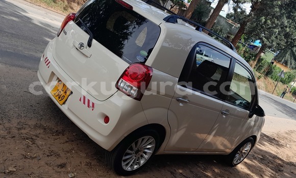 Acheter Occasion Voiture Toyota Porte Beige à Bujumbura, Bujumbura Acheter Occasion Voiture Toyota Porte Beige à Bujumbura, Bujumbura