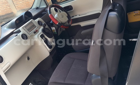 Acheter Occasion Voiture Toyota Porte Beige à Bujumbura, Bujumbura Acheter Occasion Voiture Toyota Porte Beige à Bujumbura, Bujumbura
