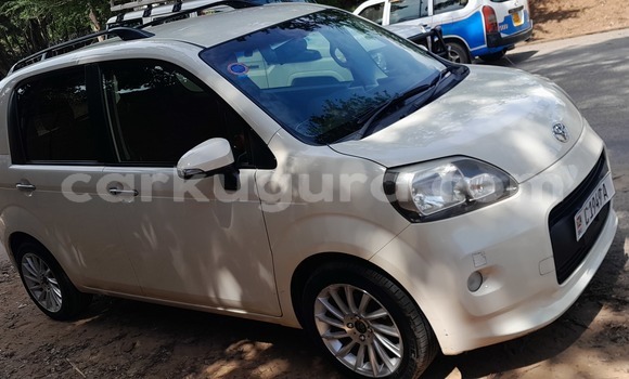 Acheter Occasion Voiture Toyota Porte Beige à Bujumbura, Bujumbura Acheter Occasion Voiture Toyota Porte Beige à Bujumbura, Bujumbura