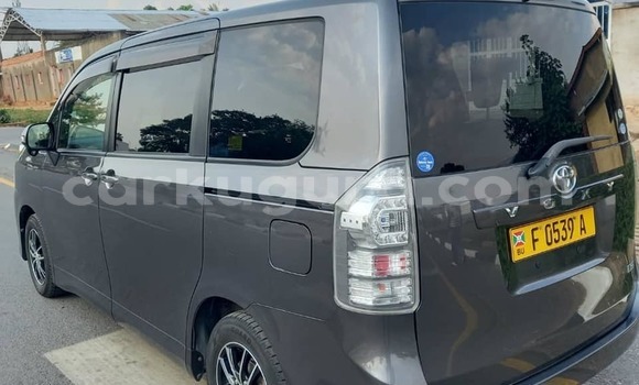 Acheter Occasion Voiture Toyota Voxy Autre à Bujumbura, Bujumbura