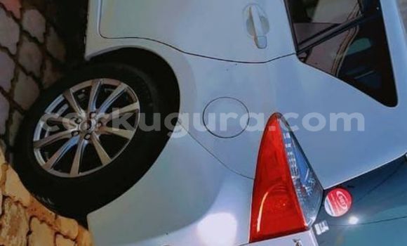 Buy Used Toyota Avalon White Car in Bujumbura in Bujumbura Buy Used Toyota Avalon White Car in Bujumbura in Bujumbura