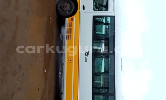 Acheter Occasion Voiture Toyota Coaster Blanc à Kinama, Bujumbura Acheter Occasion Voiture Toyota Coaster Blanc à Kinama, Bujumbura
