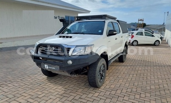 Acheter Occasion Voiture Toyota Hilux Blanc à Gitega, Burundi