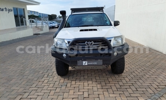 Buy Used Toyota Hilux White Car in Gitega in Burundi Buy Used Toyota Hilux White Car in Gitega in Burundi