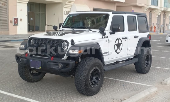 Acheter Occasion Voiture Jeep Wrangler Blanc à Gitega, Burundi