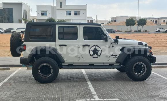 Nunua Ilio tumika Jeep Wrangler Nyeupe Gari ndani ya Gitega nchini Burundi Nunua Ilio tumika Jeep Wrangler Nyeupe Gari ndani ya Gitega nchini Burundi