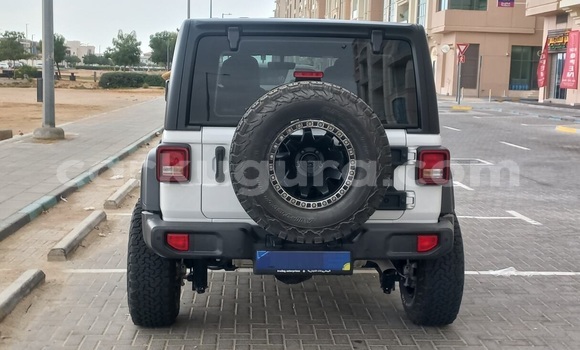 Nunua Ilio tumika Jeep Wrangler Nyeupe Gari ndani ya Gitega nchini Burundi Nunua Ilio tumika Jeep Wrangler Nyeupe Gari ndani ya Gitega nchini Burundi