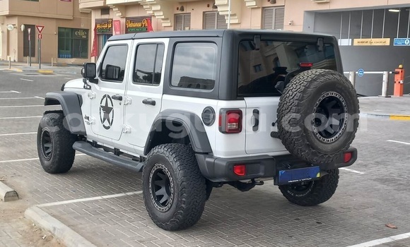 Nunua Ilio tumika Jeep Wrangler Nyeupe Gari ndani ya Gitega nchini Burundi Nunua Ilio tumika Jeep Wrangler Nyeupe Gari ndani ya Gitega nchini Burundi
