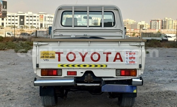 Nunua Ilio tumika Toyota Land Cruiser Nyeupe Gari ndani ya Gitega nchini Burundi Nunua Ilio tumika Toyota Land Cruiser Nyeupe Gari ndani ya Gitega nchini Burundi