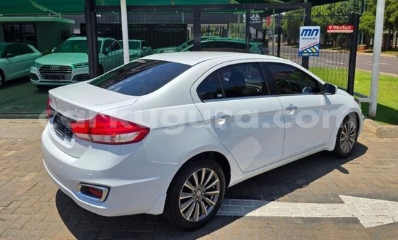 Nunua Ilio tumika Suzuki Ciaz Nyeupe Gari ndani ya Gitega nchini Burundi Nunua Ilio tumika Suzuki Ciaz Nyeupe Gari ndani ya Gitega nchini Burundi