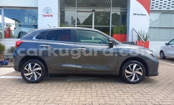 Nunua Ilio tumika Toyota Starlet Bluu Gari ndani ya Gitega nchini Burundi Nunua Ilio tumika Toyota Starlet Bluu Gari ndani ya Gitega nchini Burundi