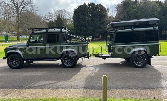 Buy Used Land Rover Defender Green Car in Gitega in Burundi