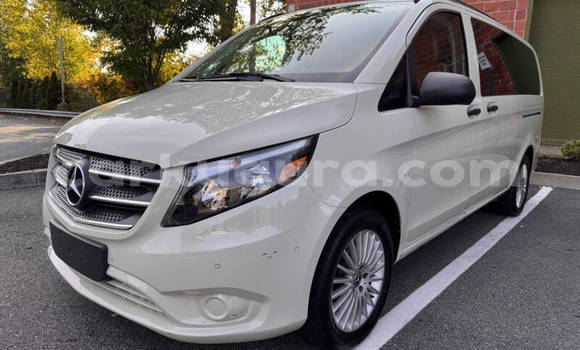 Nunua Ilio tumika Mercedes-Benz Vito Nyeupe Gari ndani ya Gitega nchini Burundi Nunua Ilio tumika Mercedes-Benz Vito Nyeupe Gari ndani ya Gitega nchini Burundi