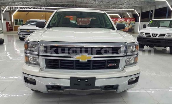 Nunua Imported Chevrolet Silverado Nyeupe Gari ndani ya Import - Dubai nchini Bujumbura Nunua Imported Chevrolet Silverado Nyeupe Gari ndani ya Import - Dubai nchini Bujumbura