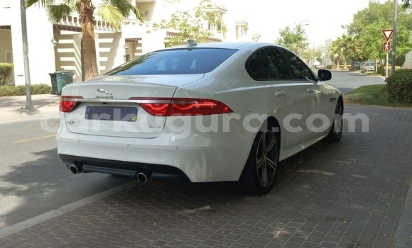 Nunua Ilio tumika Jaguar XF Nyeupe Gari ndani ya Gitega nchini Burundi Nunua Ilio tumika Jaguar XF Nyeupe Gari ndani ya Gitega nchini Burundi