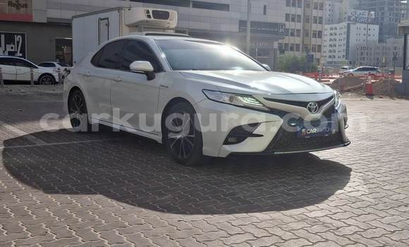 Nunua Ilio tumika Toyota Camry Nyeupe Gari ndani ya Gitega nchini Burundi Nunua Ilio tumika Toyota Camry Nyeupe Gari ndani ya Gitega nchini Burundi