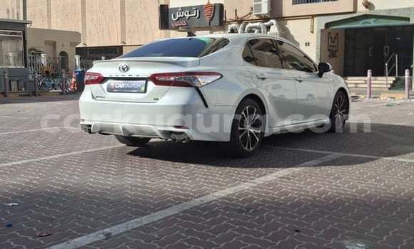 Nunua Ilio tumika Toyota Camry Nyeupe Gari ndani ya Gitega nchini Burundi Nunua Ilio tumika Toyota Camry Nyeupe Gari ndani ya Gitega nchini Burundi