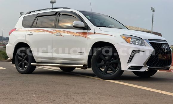 Acheter Occasion Voiture Toyota RAV4 Blanc à Gitega, Burundi Acheter Occasion Voiture Toyota RAV4 Blanc à Gitega, Burundi