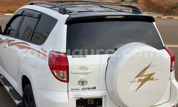 Nunua Ilio tumika Toyota RAV4 Nyeupe Gari ndani ya Gitega nchini Burundi Nunua Ilio tumika Toyota RAV4 Nyeupe Gari ndani ya Gitega nchini Burundi