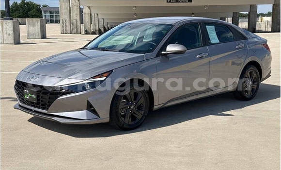 Acheter Occasion Voiture Hyundai Elantra Bleu à Gitega, Burundi