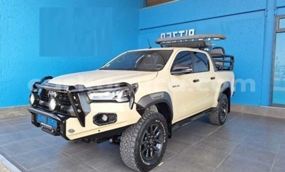 Acheter Occasion Voiture Toyota Hilux Beige à Gitega, Burundi