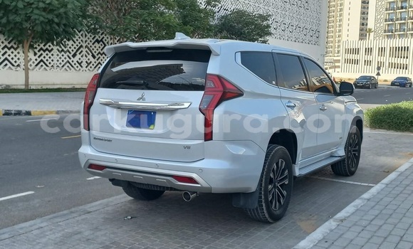 Nunua Ilio tumika Mitsubishi Montero Sport Nyeupe Gari ndani ya Gitega nchini Burundi Nunua Ilio tumika Mitsubishi Montero Sport Nyeupe Gari ndani ya Gitega nchini Burundi