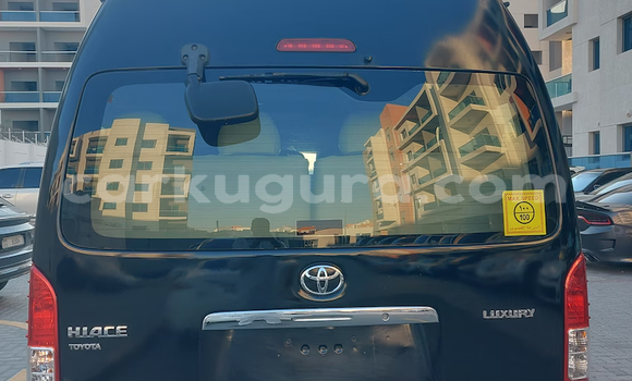 Nunua Ilio tumika Toyota Hiace Nyeupe Gari ndani ya Gitega nchini Burundi Nunua Ilio tumika Toyota Hiace Nyeupe Gari ndani ya Gitega nchini Burundi
