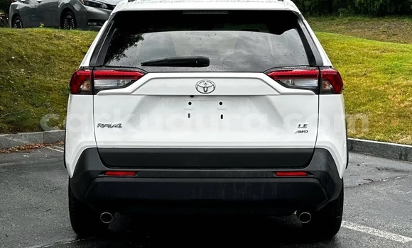 Acheter Occasion Voiture Toyota RAV4 Blanc à Gitega, Burundi Acheter Occasion Voiture Toyota RAV4 Blanc à Gitega, Burundi