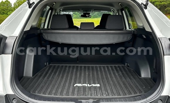 Acheter Occasion Voiture Toyota RAV4 Blanc à Gitega, Burundi Acheter Occasion Voiture Toyota RAV4 Blanc à Gitega, Burundi