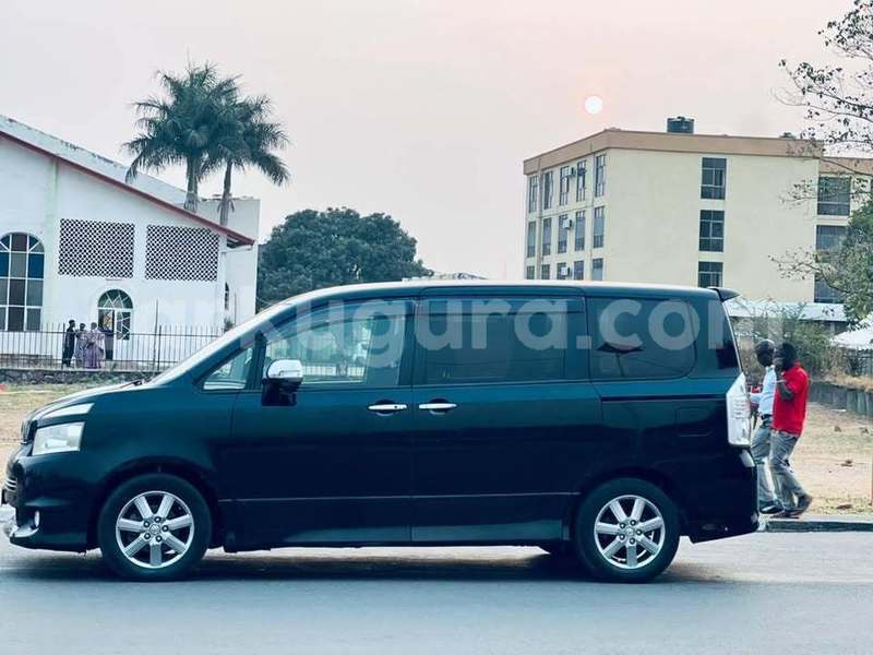 Big with watermark toyota voxy burundi gitega 6414