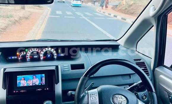 Acheter Occasion Voiture Toyota Voxy Noir à Gitega, Burundi Acheter Occasion Voiture Toyota Voxy Noir à Gitega, Burundi