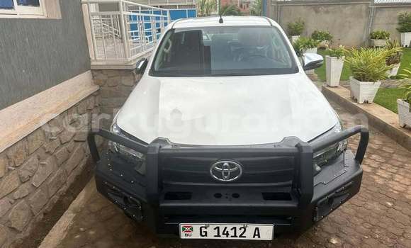 Buy Used Toyota Hiluxe VIGO White Car in Gitega in Burundi