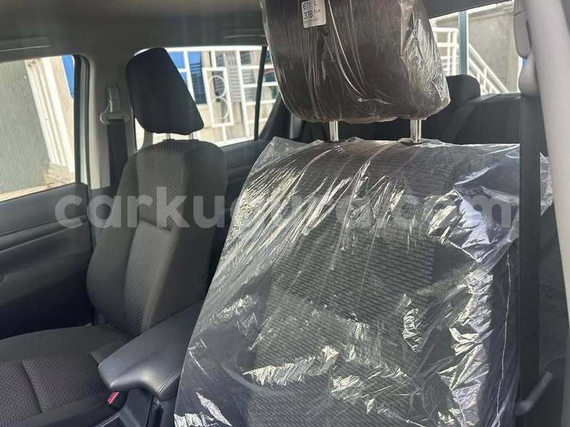 Big with watermark toyota hiluxe vigo burundi gitega 6416