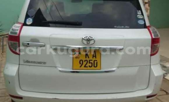 Acheter Occasion Voiture Toyota Vanguard Blanc à Gitega, Burundi Acheter Occasion Voiture Toyota Vanguard Blanc à Gitega, Burundi