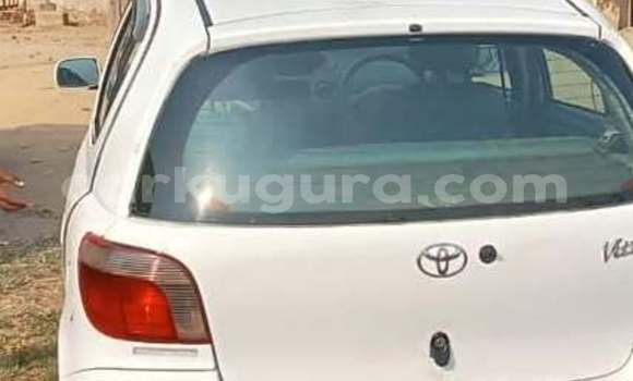 Acheter Occasion Voiture Toyota Vitz Blanc à Gitega, Burundi Acheter Occasion Voiture Toyota Vitz Blanc à Gitega, Burundi