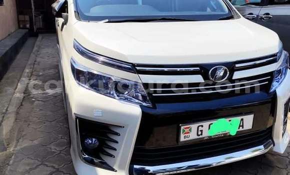 Acheter Occasion Voiture Toyota Voxy Blanc à Gitega, Burundi Acheter Occasion Voiture Toyota Voxy Blanc à Gitega, Burundi