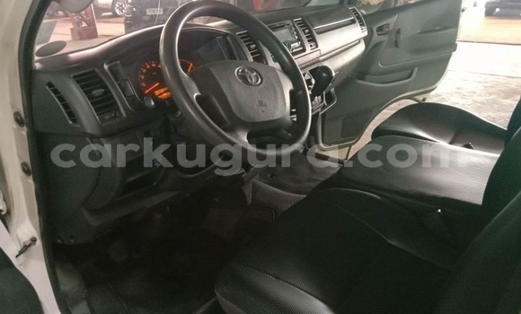 Acheter Occasion Voiture Toyota Hiace Blanc à Gitega, Burundi Acheter Occasion Voiture Toyota Hiace Blanc à Gitega, Burundi