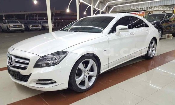 Nunua Imported Mercedes-Benz 190 (W201) Nyeupe Gari ndani ya Import - Dubai nchini Bujumbura Nunua Imported Mercedes-Benz 190 (W201) Nyeupe Gari ndani ya Import - Dubai nchini Bujumbura