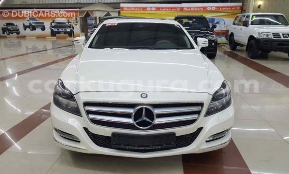 Nunua Imported Mercedes-Benz 190 (W201) Nyeupe Gari ndani ya Import - Dubai nchini Bujumbura Nunua Imported Mercedes-Benz 190 (W201) Nyeupe Gari ndani ya Import - Dubai nchini Bujumbura