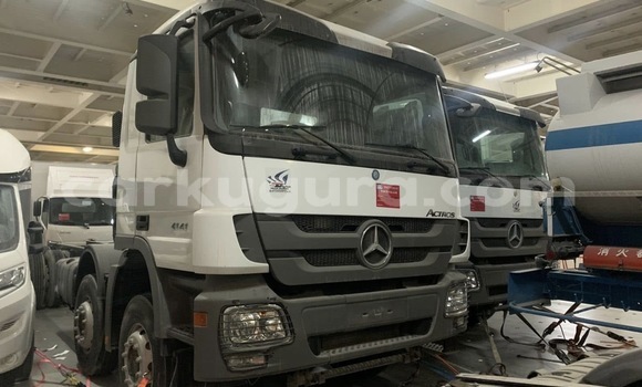 Buy Used Mercedes‒Benz Truck White Truck in Import - Dubai in Bujumbura Buy Used Mercedes‒Benz Truck White Truck in Import - Dubai in Bujumbura