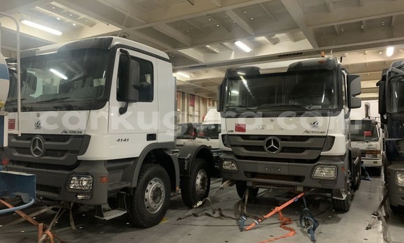 Buy Used Mercedes‒Benz Truck White Truck in Import - Dubai in Bujumbura Buy Used Mercedes‒Benz Truck White Truck in Import - Dubai in Bujumbura