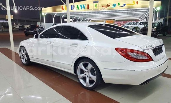 Nunua Imported Mercedes-Benz 190 (W201) Nyeupe Gari ndani ya Import - Dubai nchini Bujumbura Nunua Imported Mercedes-Benz 190 (W201) Nyeupe Gari ndani ya Import - Dubai nchini Bujumbura