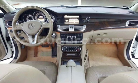 Nunua Imported Mercedes-Benz 190 (W201) Nyeupe Gari ndani ya Import - Dubai nchini Bujumbura Nunua Imported Mercedes-Benz 190 (W201) Nyeupe Gari ndani ya Import - Dubai nchini Bujumbura