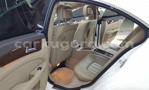 Acheter Import Voiture Mercedes-Benz 190 (W201) Blanc à Import - Dubai, Bujumbura